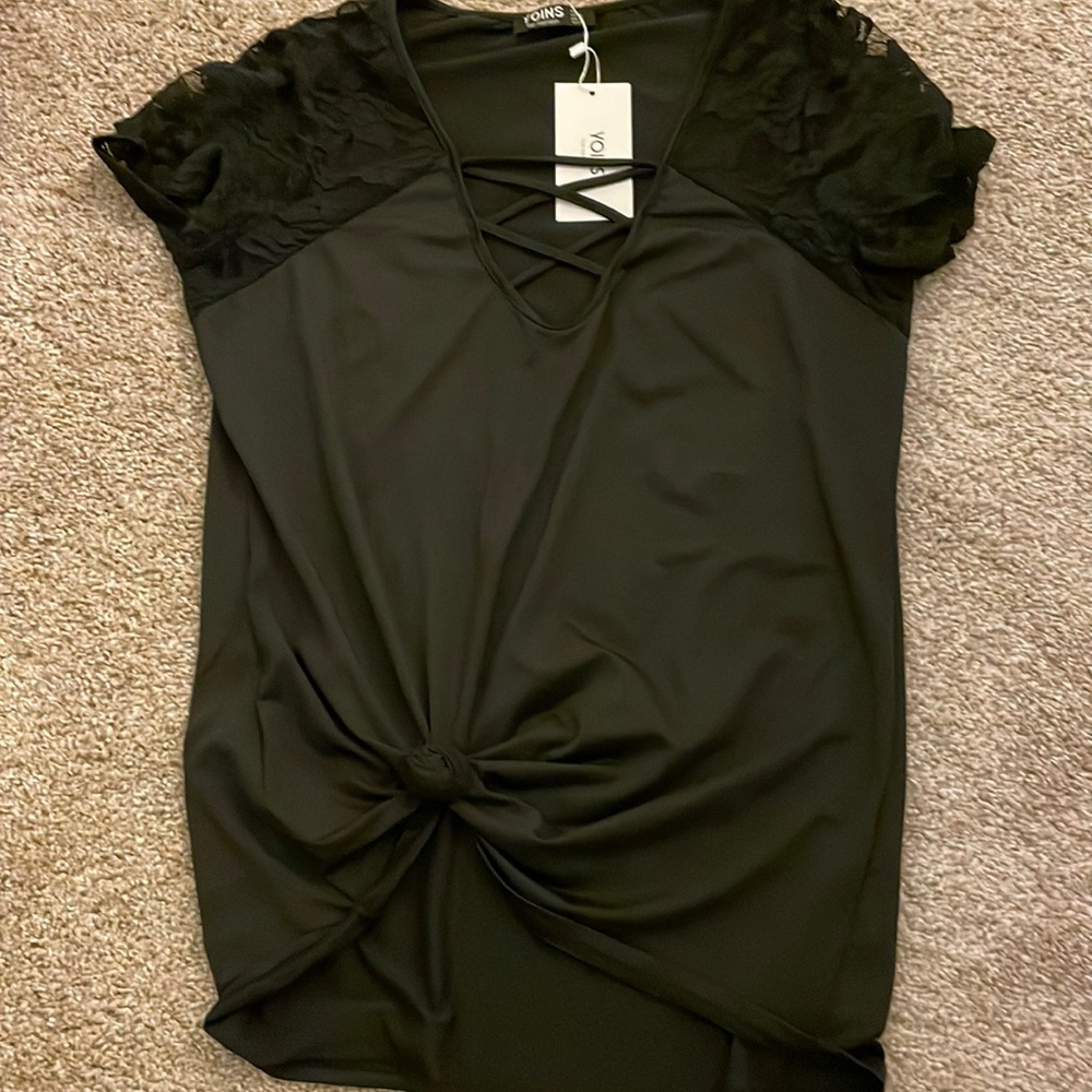 Lease sleeve black top